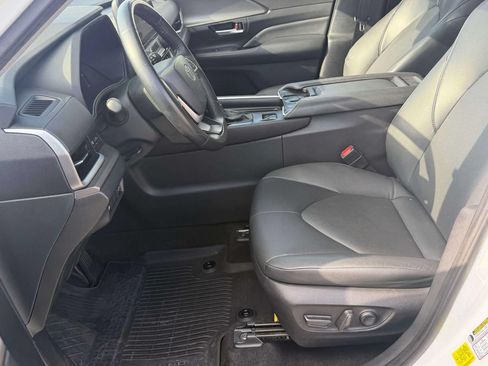 Used 2024 Toyota Grand Highlander AWD image 27