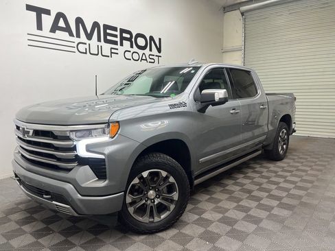 Used 2025 Chevrolet Silverado 1500 High Country w/ Technology Package AWD/4WD image 2