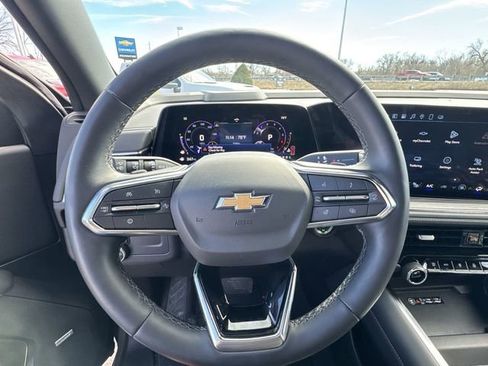 Used 2025 Chevrolet Suburban Premier image 12