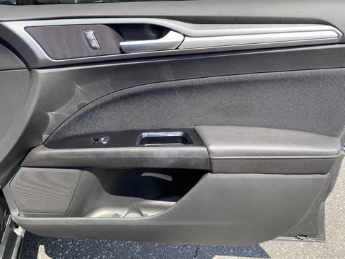 Used 2015 Ford Fusion SE FWD image 30