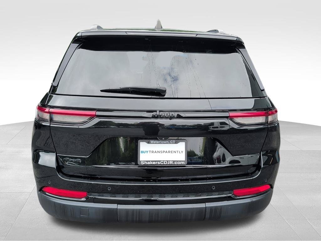 Used 2023 Jeep Grand Cherokee Altitude AWD/4WD image 4