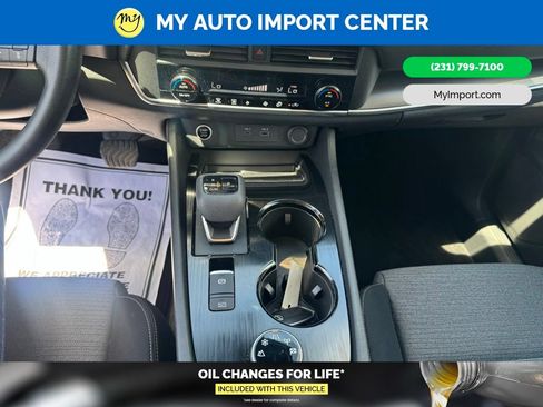 Used 2023 Nissan Rogue SV AWD/4WD image 22