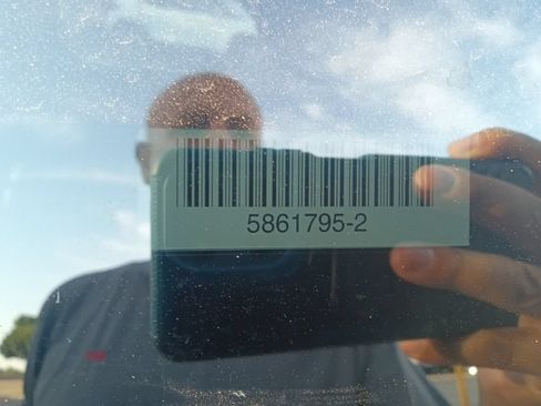 Used 2025 Chrysler Pacifica Select FWD image 9