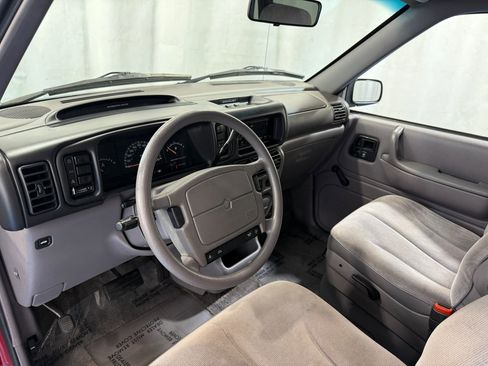 Used 1995 Dodge Caravan Minivan image 14