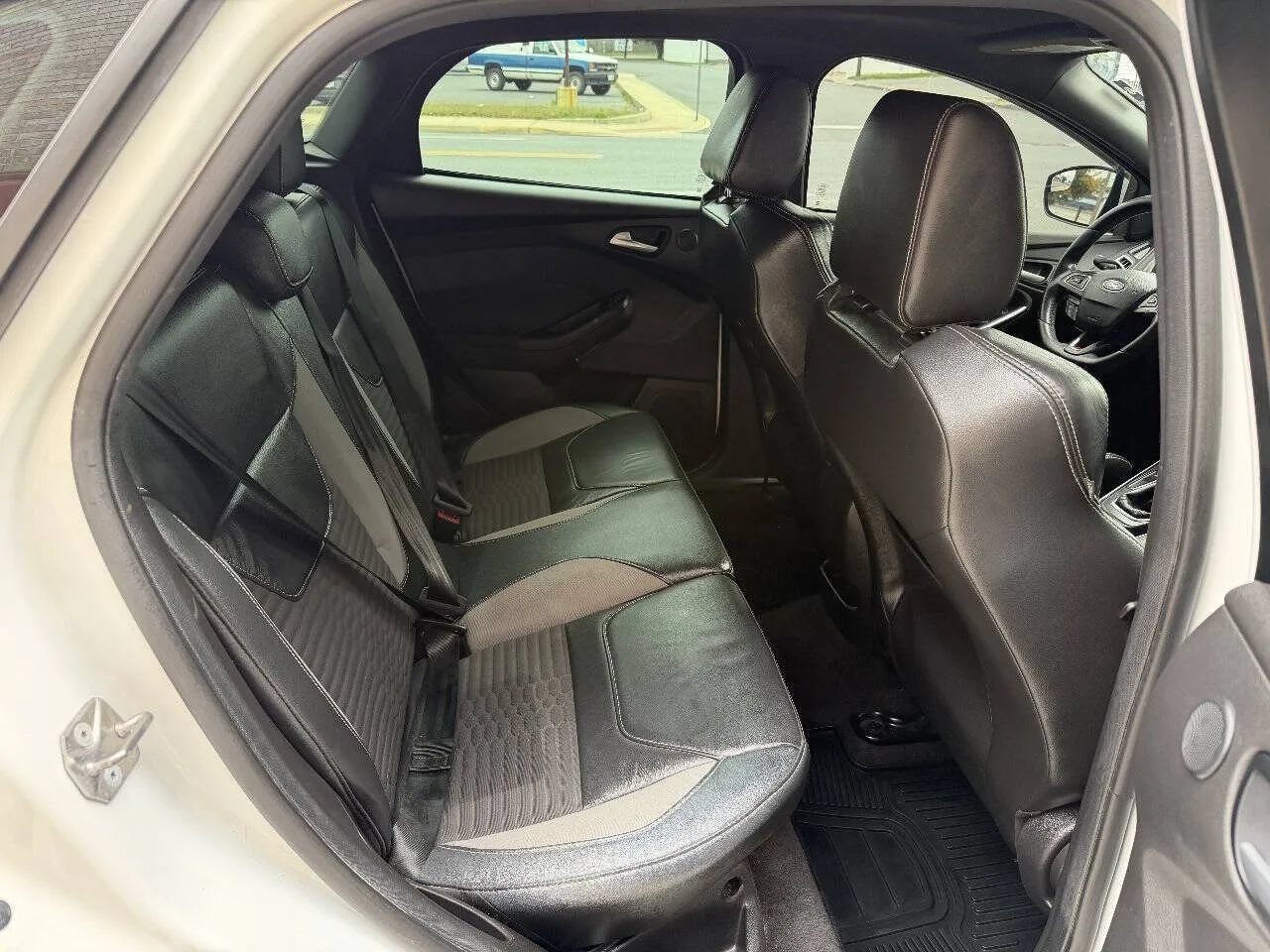 Used 2018 Ford Focus ST w/ Equipment Group 401A FWD image 20