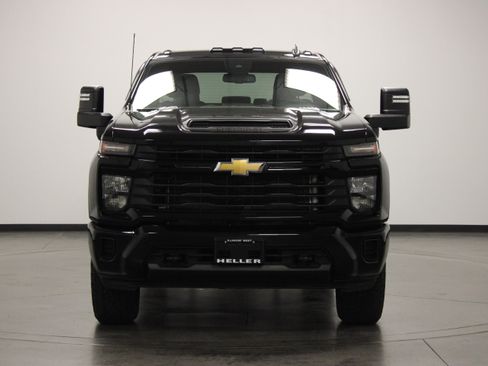 Used 2024 Chevrolet Silverado 2500 Custom w/ Custom Value Package AWD/4WD image 3