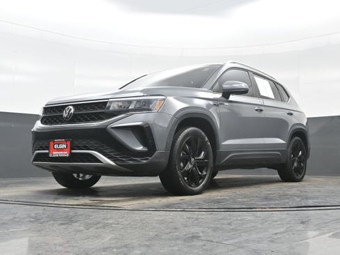 Used 2023 Volkswagen Taos SE w/ Panoramic Sunroof Package image 29