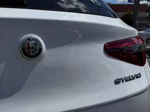 Used 2022 Alfa Romeo Stelvio Ti image 5
