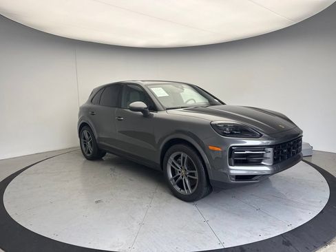 Certified 2024 Porsche Cayenne AWD/4WD image 24