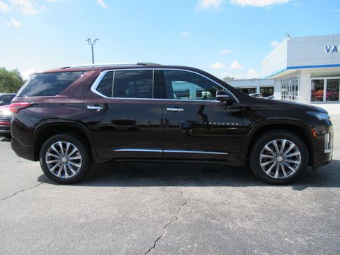 Used 2023 Chevrolet Traverse Premier FWD image 5