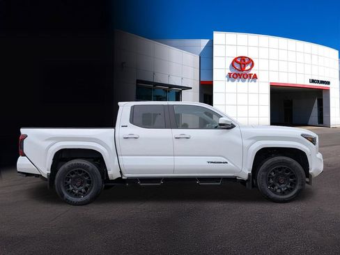 Used 2025 Toyota Tacoma SR5 AWD/4WD image 4
