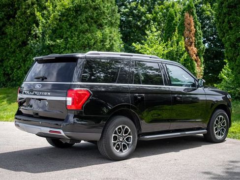 Used 2024 Ford Expedition XLT AWD/4WD image 5