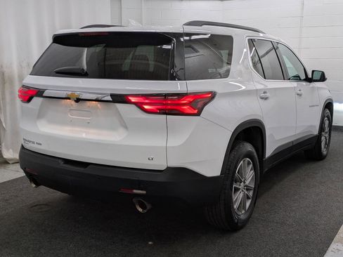 Used 2022 Chevrolet Traverse LT image 2