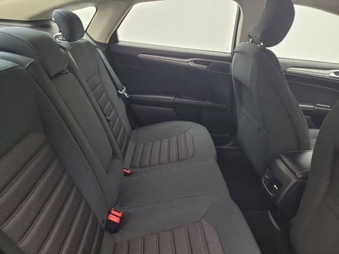 Used 2019 Ford Fusion SE image 19