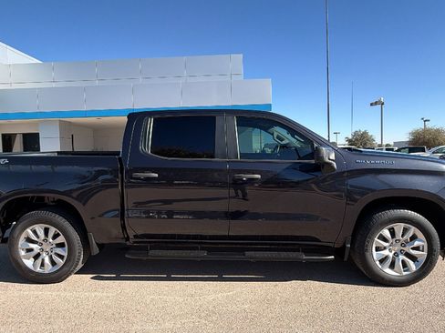 Used 2022 Chevrolet Silverado 1500 Custom image 2