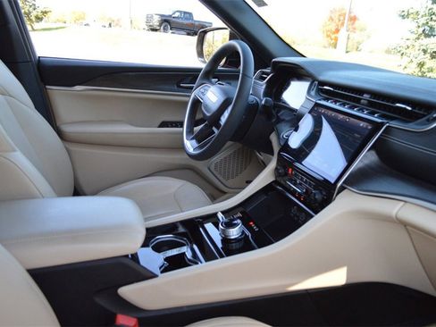 Certified 2023 Jeep Grand Cherokee L Limited w/ Luxury Tech Group II image 35