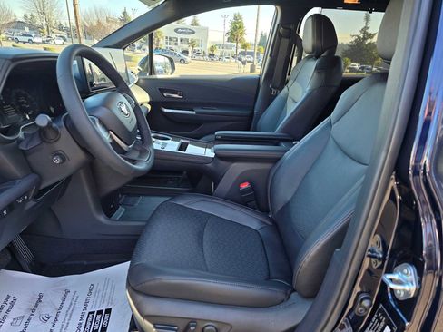Certified 2025 Toyota Sienna Platinum image 27