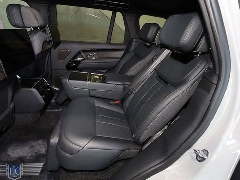 Used 2023 Land Rover Range Rover SV image 16
