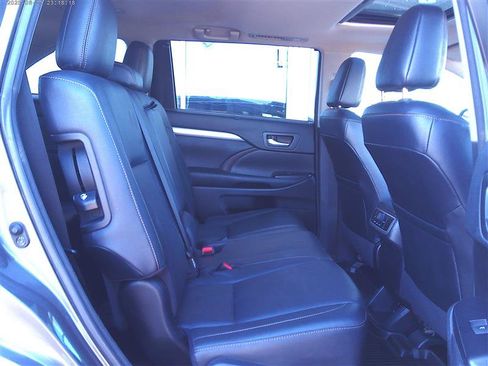 Used 2017 Toyota Highlander XLE w/ Protection Package #3 AWD/4WD image 9