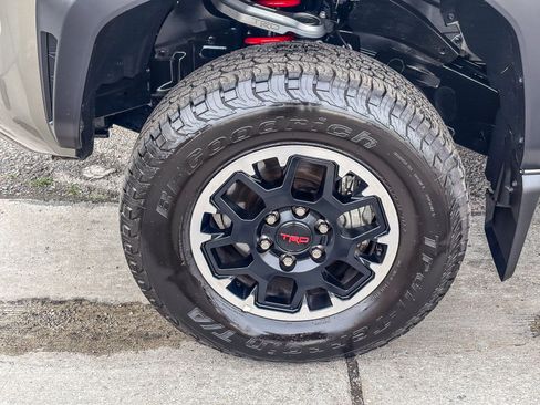 Certified 2025 Toyota Tacoma TRD Off-Road image 11