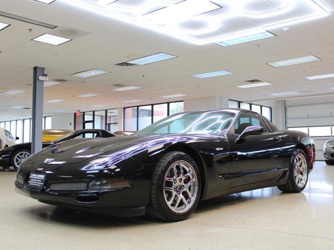 Used 2003 Chevrolet Corvette Z06 w/ Memory Package, 3 Drivers RWD image 3