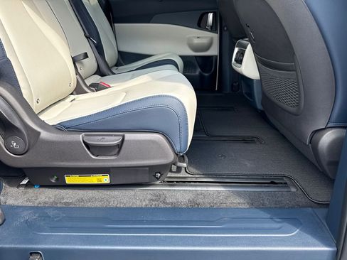 New 2026 Kia Carnival SX image 16