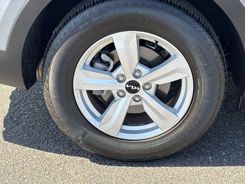 Certified 2023 Kia Sorento LX FWD image 7