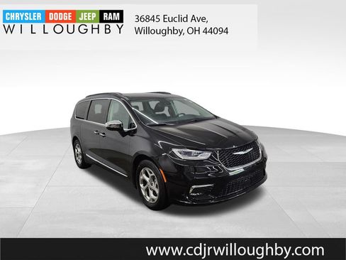 Used 2023 Chrysler Pacifica Limited FWD image 3