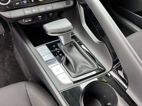 Used 2025 Hyundai Elantra Hybrid FWD image 25