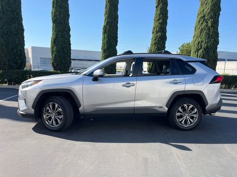 Used 2022 Toyota RAV4 Limited image 4