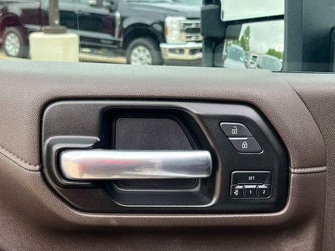 Used 2022 GMC Sierra 2500 Denali w/ Denali Ultimate Package AWD/4WD image 24