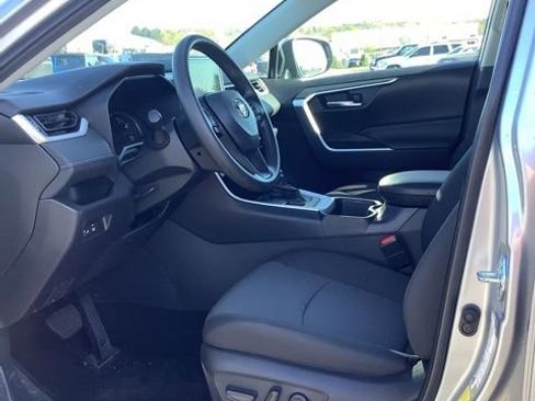 Used 2025 Toyota RAV4 XLE AWD/4WD image 14