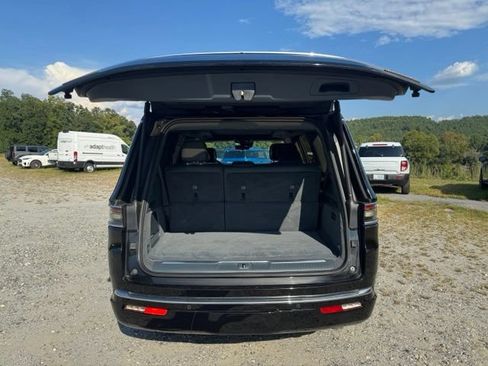 Used 2022 Jeep Grand Wagoneer Series III AWD/4WD image 8