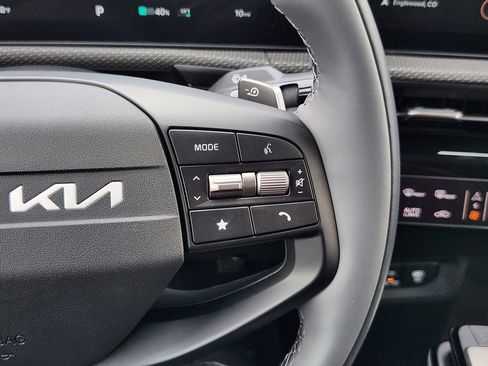 New 2025 Kia EV6 Wind image 18