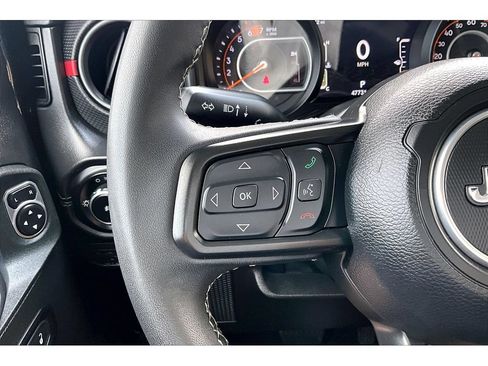 Used 2025 Jeep Wrangler Unlimited Rubicon AWD/4WD image 11
