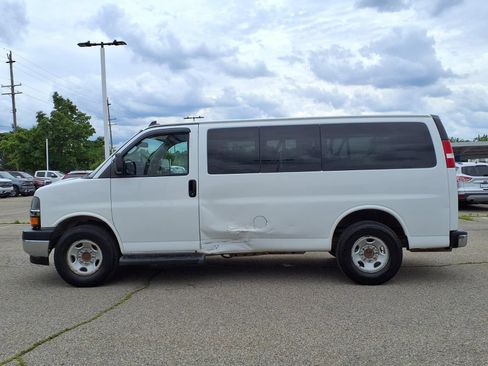 Used 2017 Chevrolet Express 3500 LT w/ LT Preferred Equipment Group RWD image 8