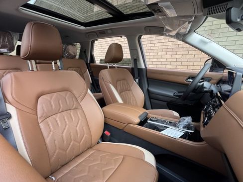 New 2026 Nissan Pathfinder Platinum AWD/4WD image 10