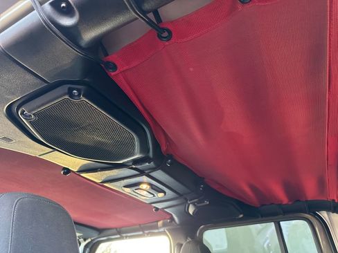 Used 2020 Jeep Gladiator Overland image 19