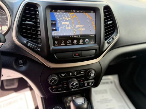 Used 2016 Jeep Cherokee Limited AWD/4WD image 16