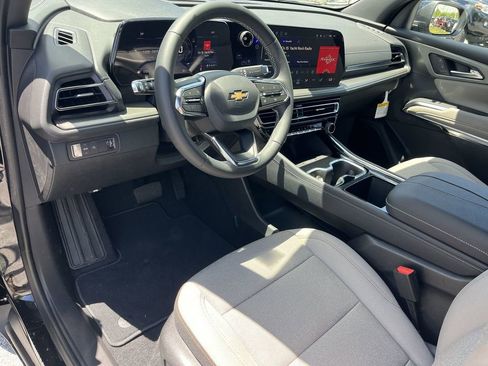 New 2025 Chevrolet Traverse LT w/ Driver Confidence Package image 11