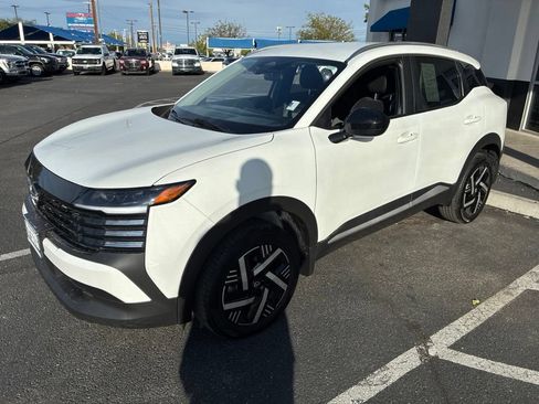 Used 2026 Nissan Kicks SV FWD image 1