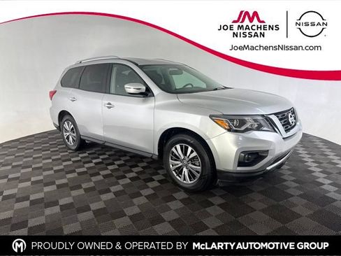 Used 2019 Nissan Pathfinder SV AWD/4WD image 1