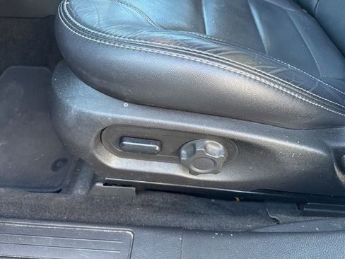 Used 2016 Ford Taurus SEL image 16