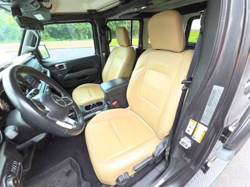 Used 2018 Jeep Wrangler Unlimited Sahara AWD/4WD image 14