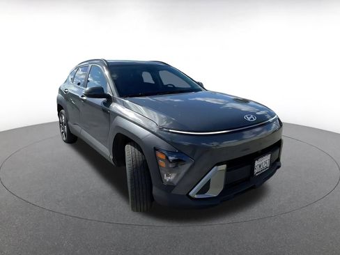 Used 2025 Hyundai Kona SEL image 3