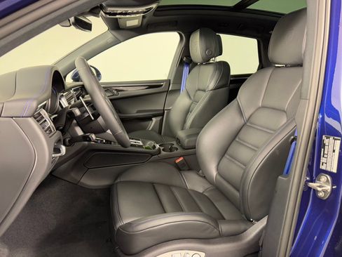 Certified 2026 Porsche Macan AWD/4WD image 5
