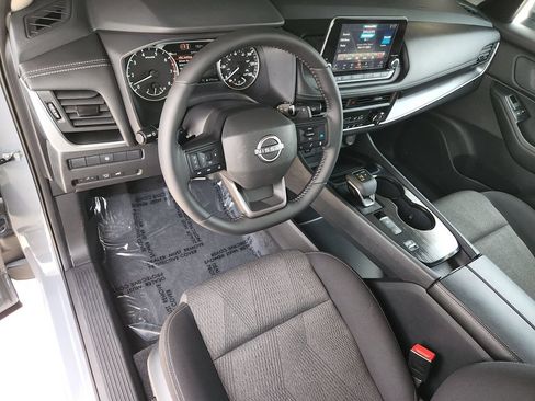 Used 2026 Nissan Rogue SV FWD image 12