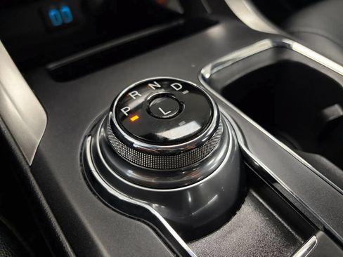 Used 2020 Ford Fusion SEL FWD image 27