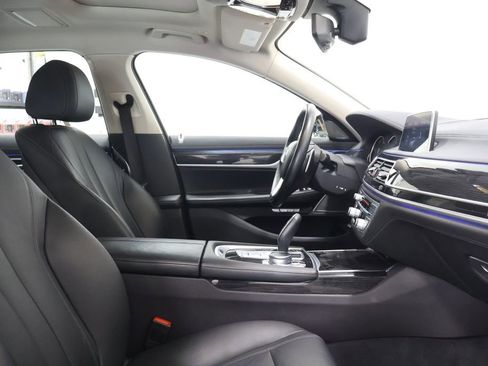 Used 2018 BMW 740i RWD image 21