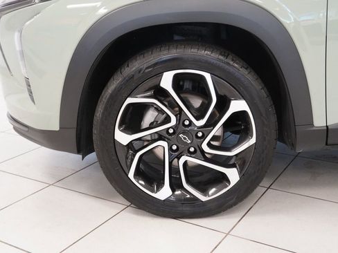 Used 2024 Chevrolet Trax RS w/ Sunroof Package FWD image 20